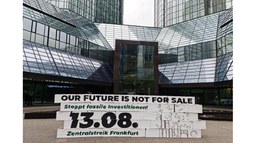 Streik mit uns: Our future is not for sale